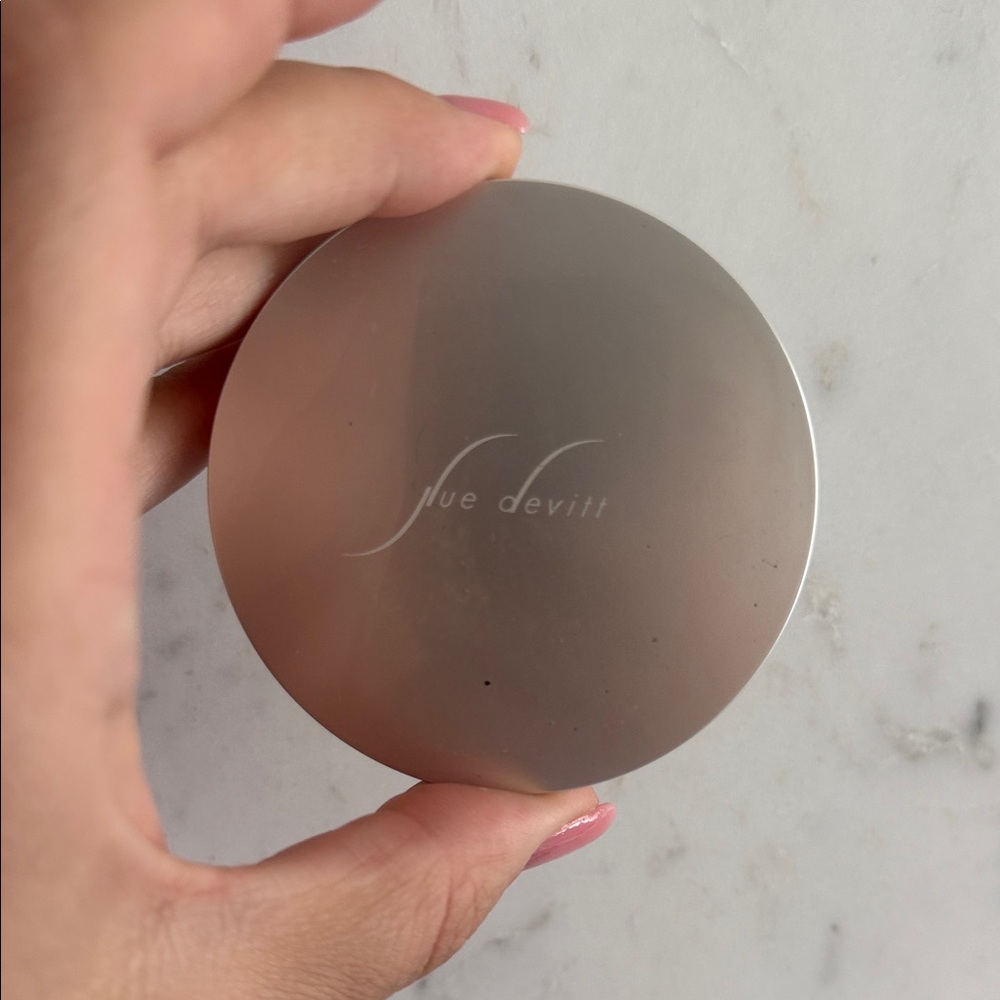 Sue Devitt Sleek Silver Compact powder